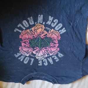 Semi cropped graphic tee